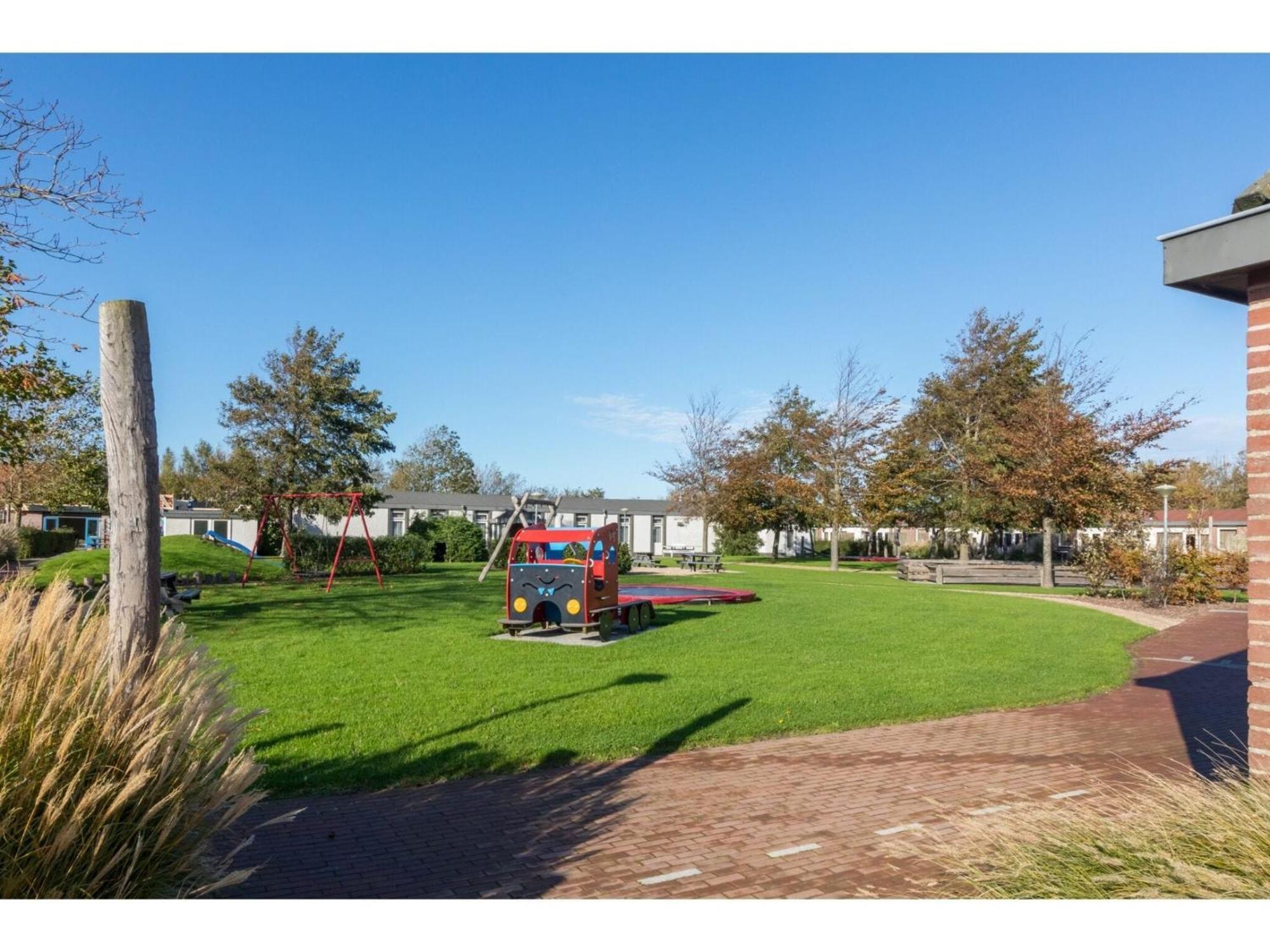 Family House On A Small Park With A Large Playing Field Serooskerke  Exterior foto