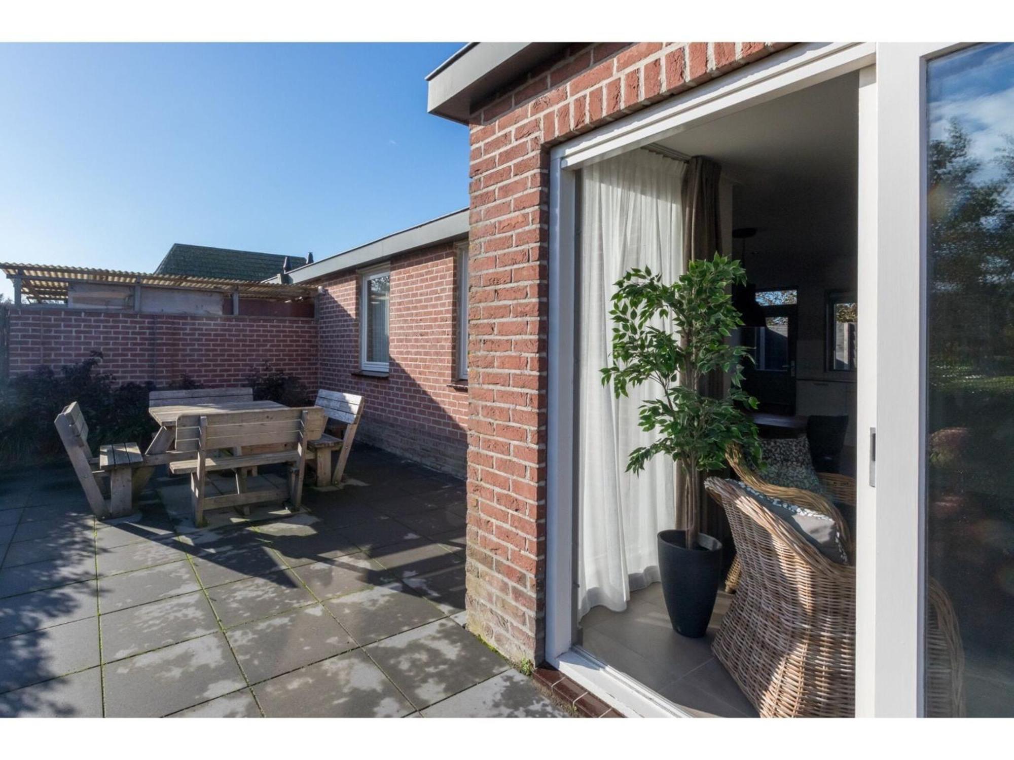 Family House On A Small Park With A Large Playing Field Serooskerke  Exterior foto