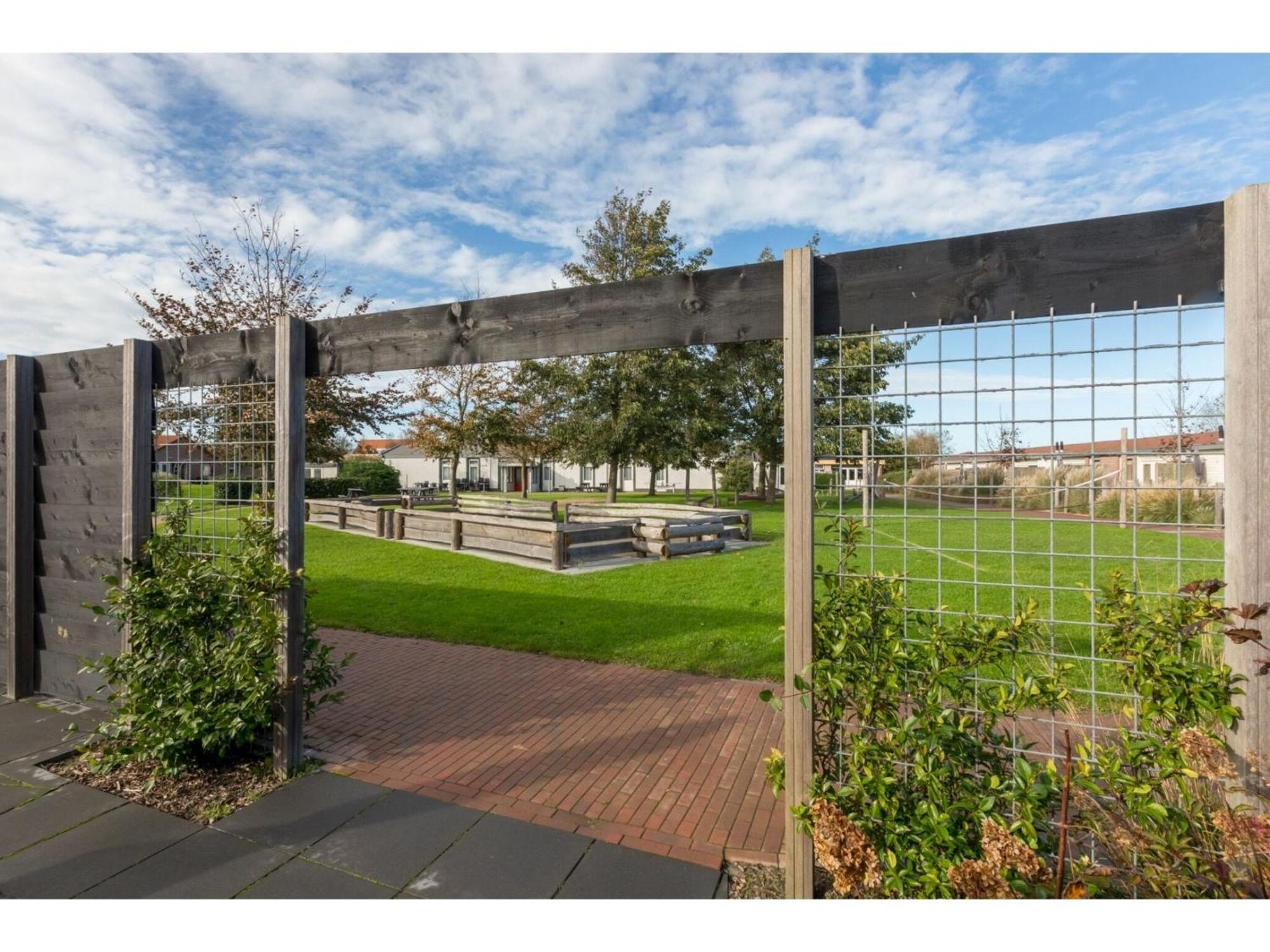 Family House On A Small Park With A Large Playing Field Serooskerke  Exterior foto