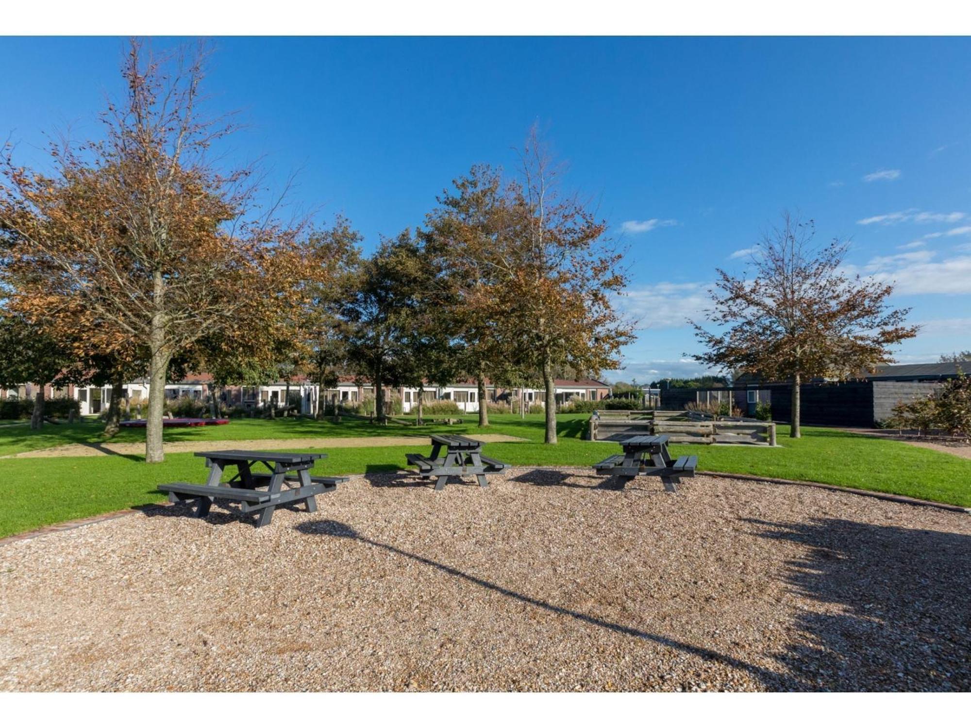 Family House On A Small Park With A Large Playing Field Serooskerke  Exterior foto